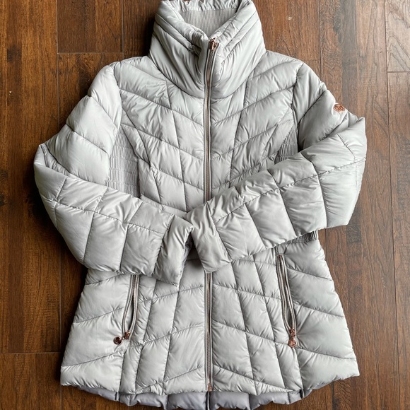 NWOT Bernardo fitted packable puffer - Picture 7 of 13